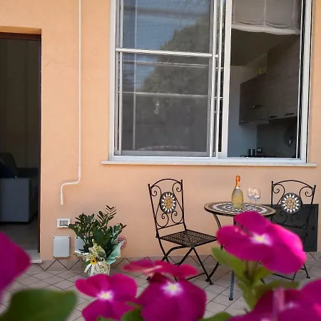 Tiny House Naxos ゲストハウス 3*