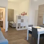 Tiny House Naxos بيت ضيافة 3*